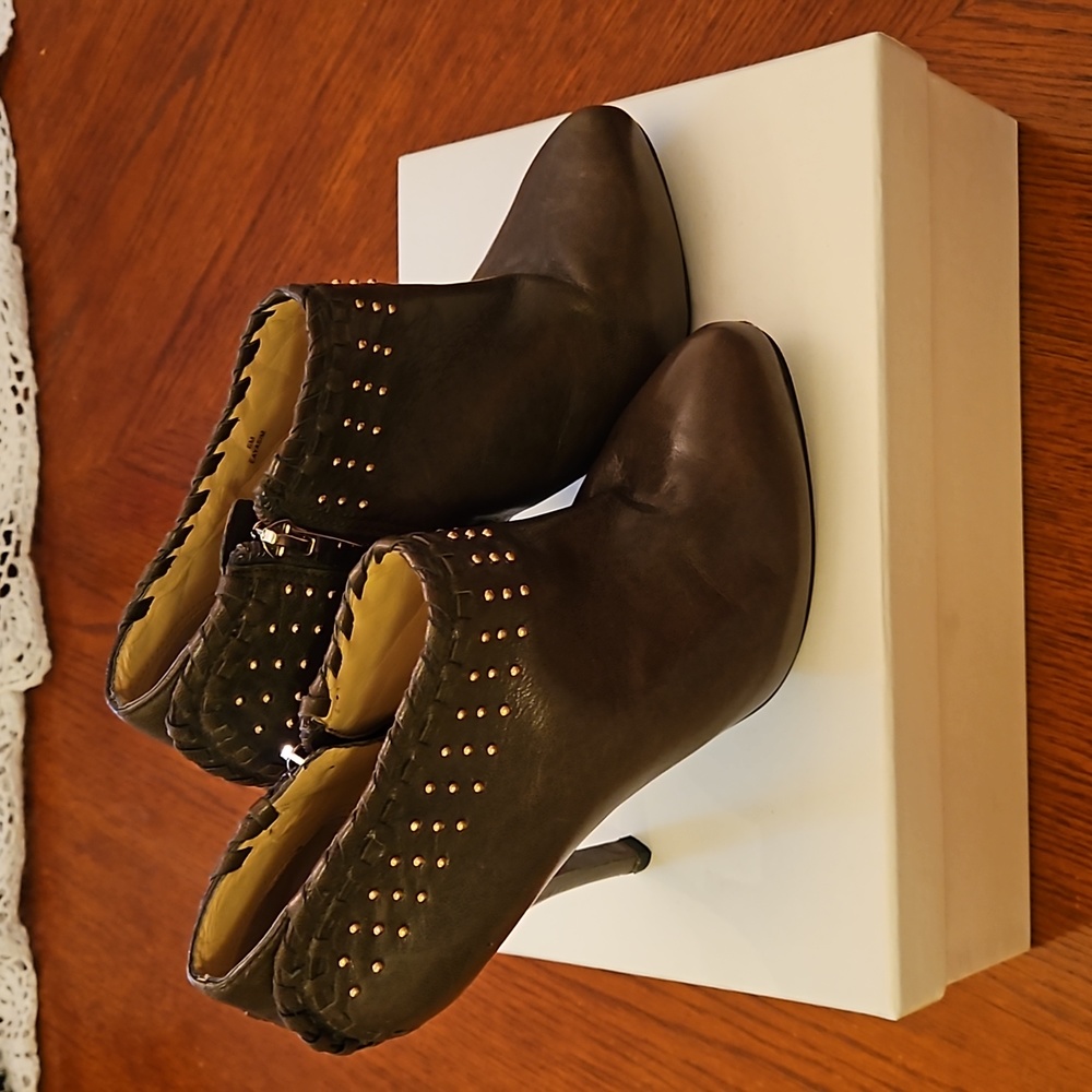 Enzo Angiolini Eayareena Studded Booties SZ 6